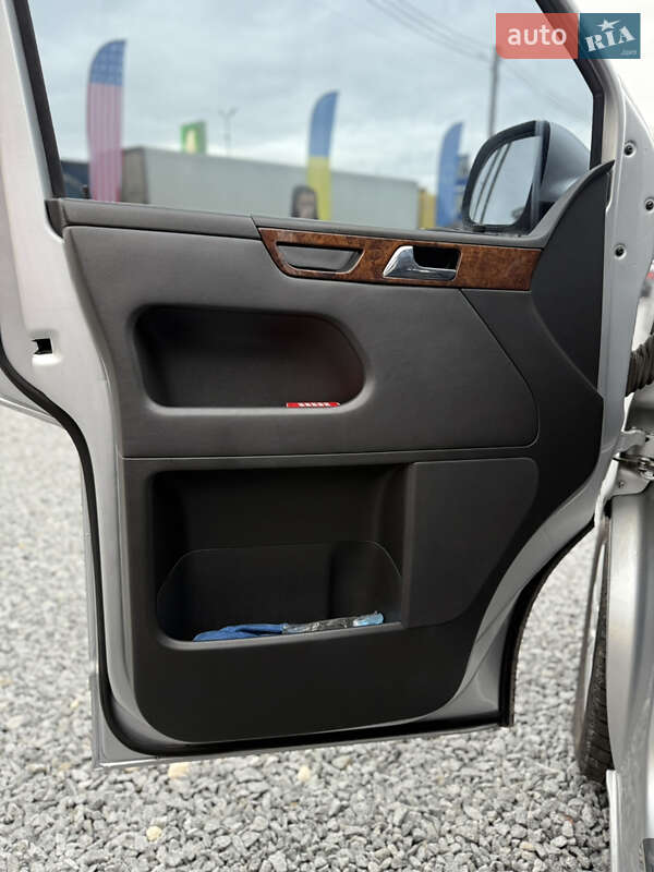 Мінівен Volkswagen Multivan 2011 в Стрию