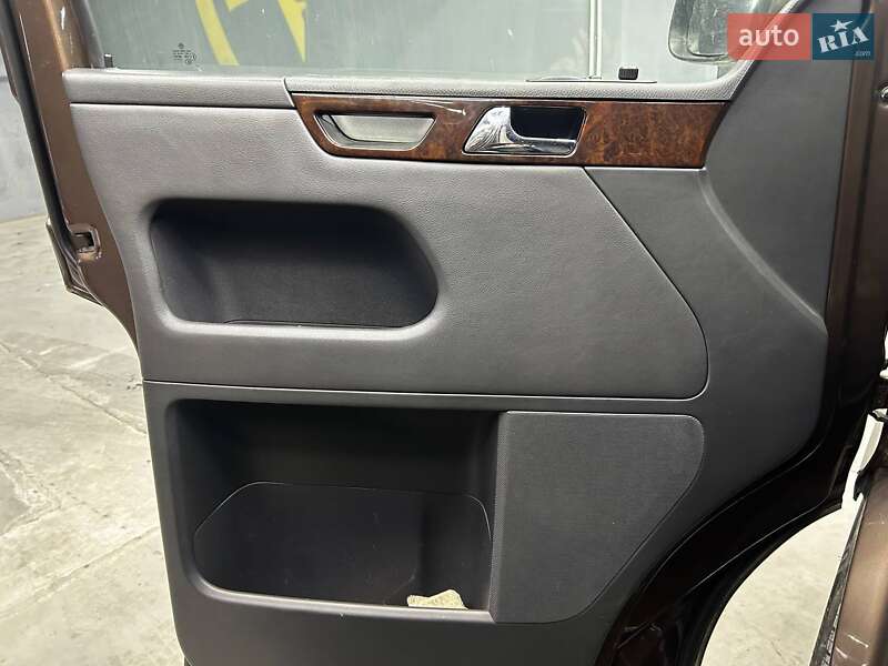 Мінівен Volkswagen Multivan 2015 в Чернівцях фото 8 Мінівен Volkswagen Multivan 2015 в Чернівцях