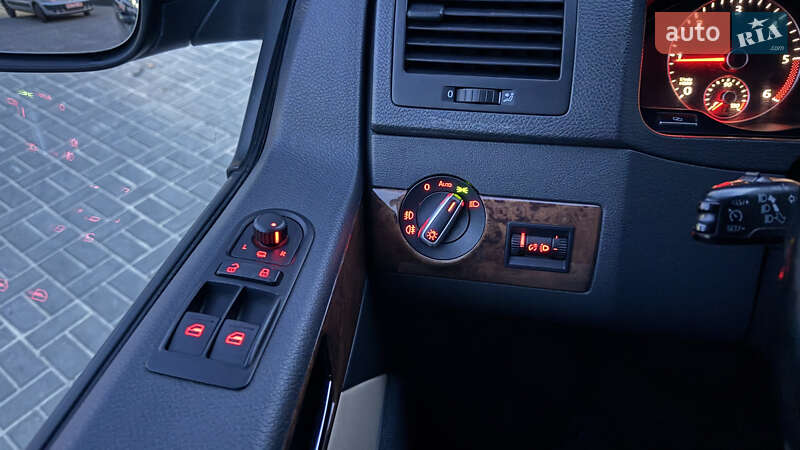 Минивэн Volkswagen Multivan 2010 в Киеве