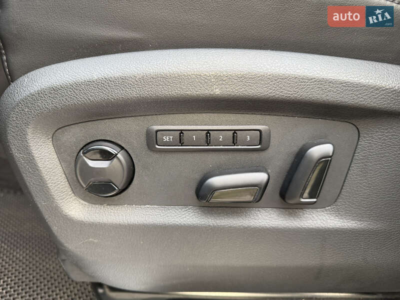 Мінівен Volkswagen Multivan 2015 в Дніпрі