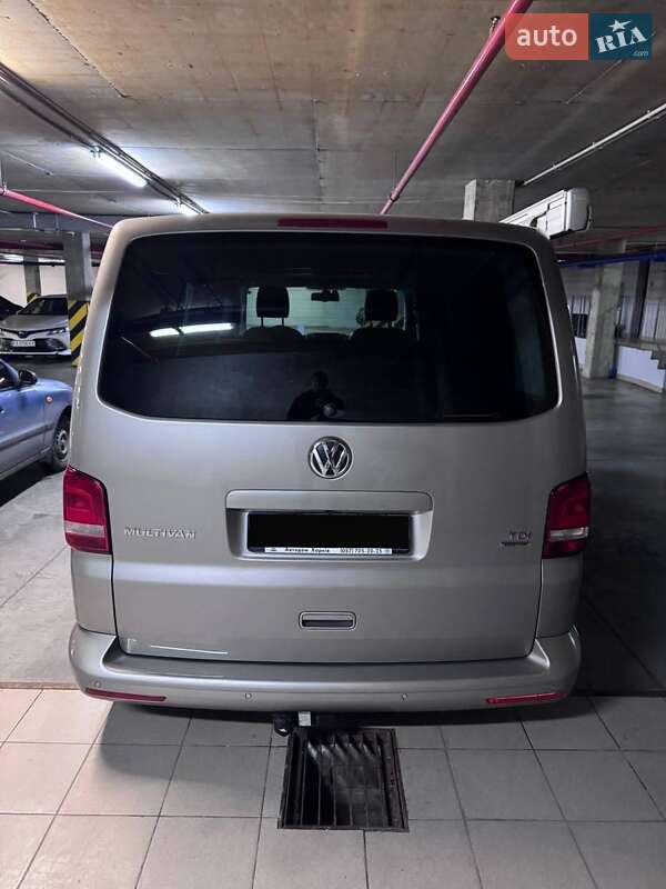 Мінівен Volkswagen Multivan 2015 в Києві