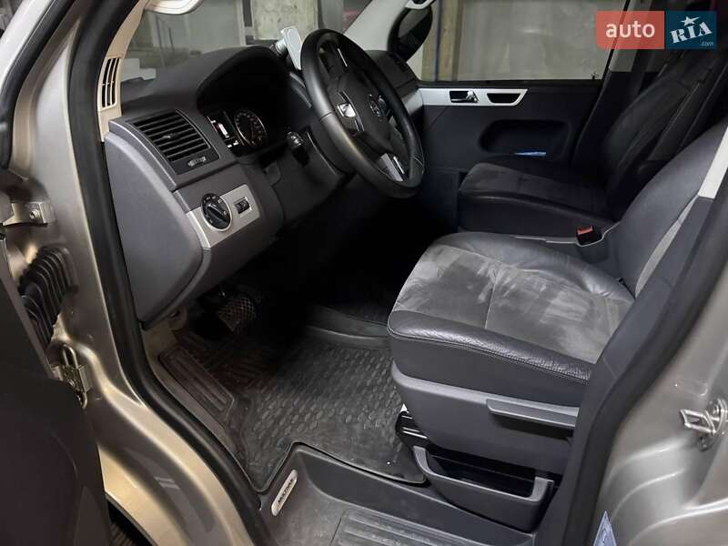 Мінівен Volkswagen Multivan 2015 в Києві