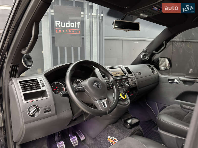 Минивэн Volkswagen Multivan 2012 в Киеве