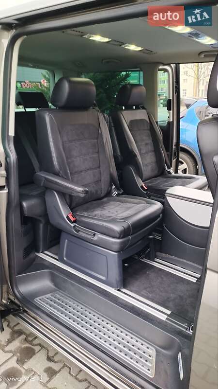 Минивэн Volkswagen Multivan 2016 в Киеве