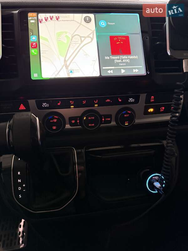 Мінівен Volkswagen Multivan 2016 в Львові