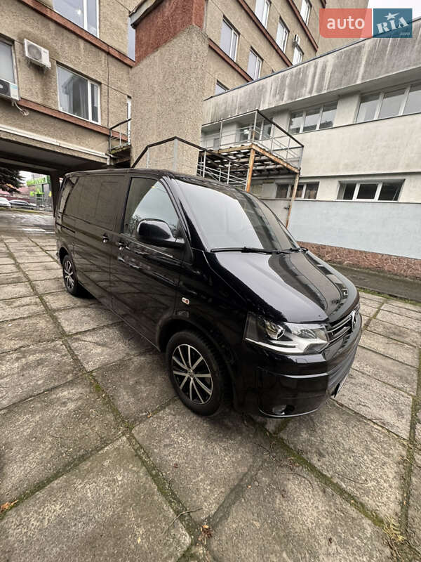 Минивэн Volkswagen Multivan 2014 в Львове