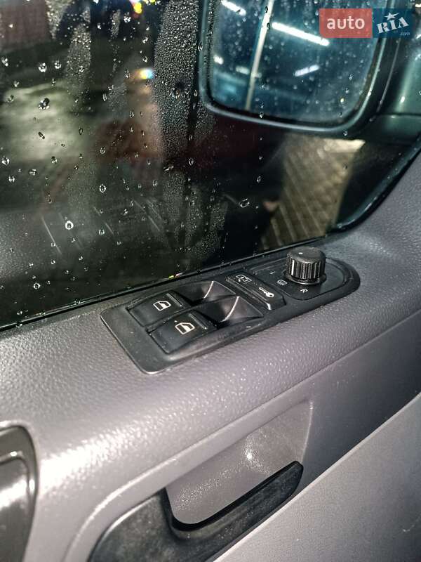 Минивэн Volkswagen Multivan 2008 в Ровно