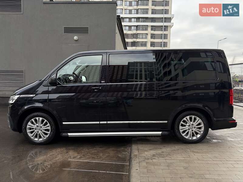 Минивэн Volkswagen Multivan 2022 в Киеве