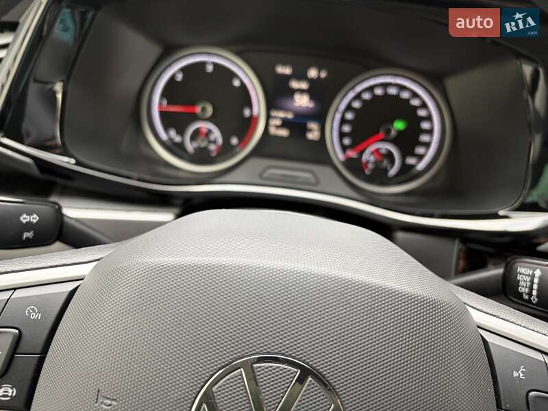 Минивэн Volkswagen Multivan 2022 в Киеве