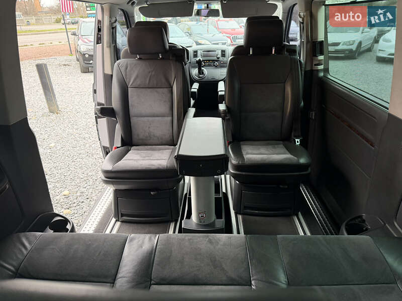 Минивэн Volkswagen Multivan 2011 в Стрые