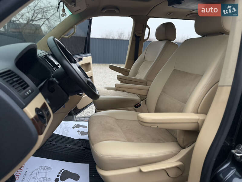 Минивэн Volkswagen Multivan 2009 в Берегово