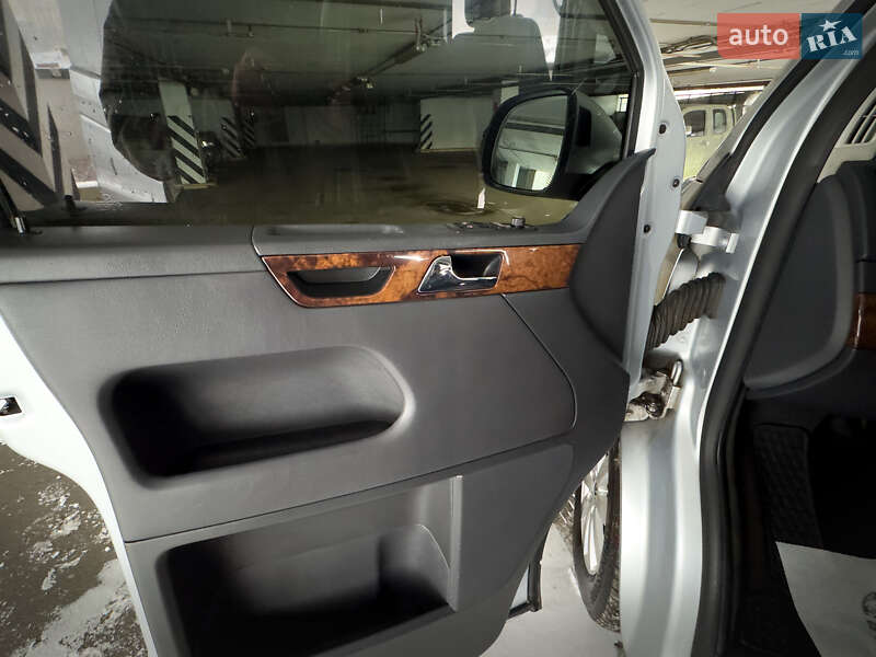 Мінівен Volkswagen Multivan 2011 в Києві