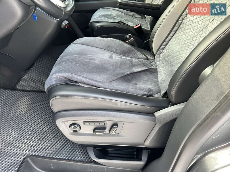 Минивэн Volkswagen Multivan 2020 в Киеве