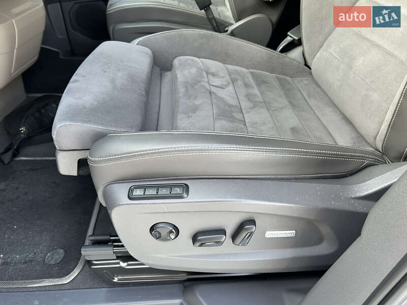Минивэн Volkswagen Multivan 2023 в Киеве