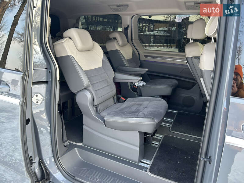 Минивэн Volkswagen Multivan 2023 в Киеве