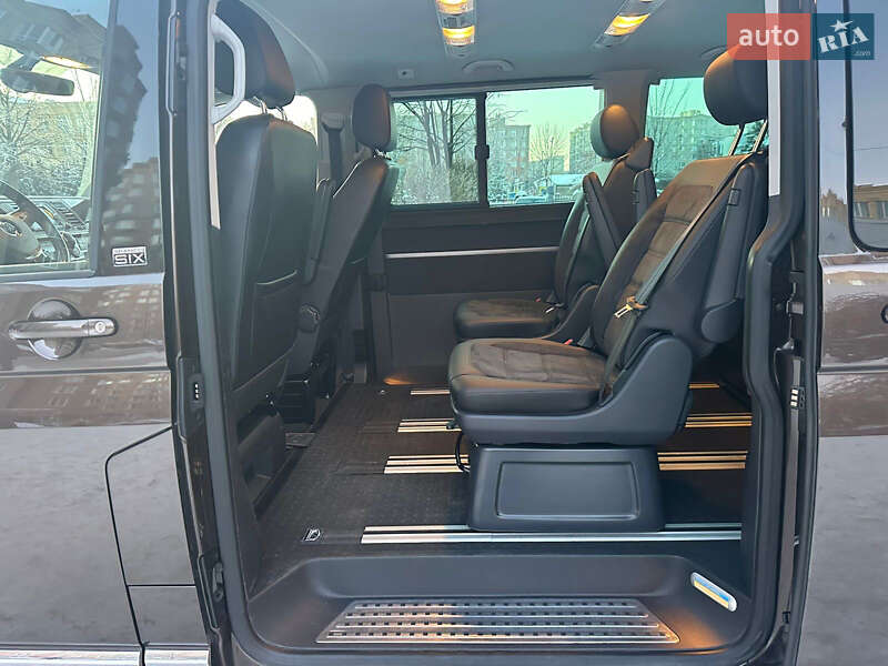 Минивэн Volkswagen Multivan 2017 в Киеве