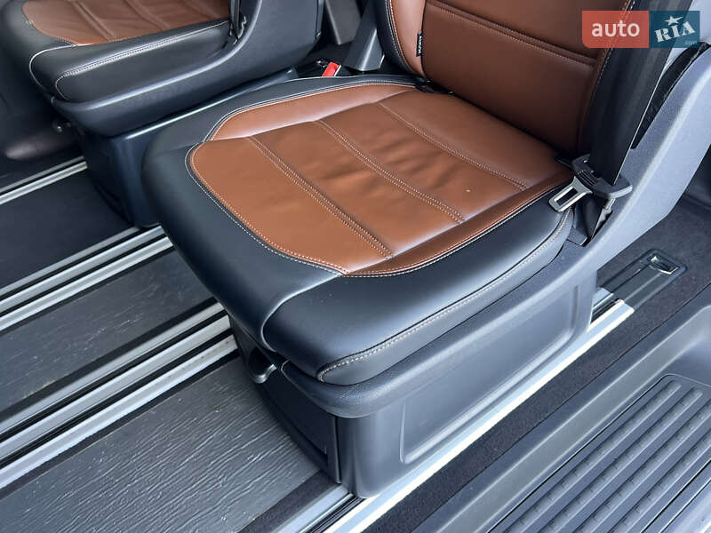Минивэн Volkswagen Multivan 2020 в Киеве