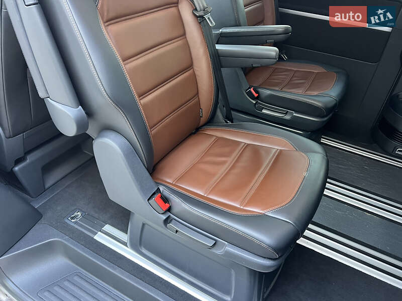 Минивэн Volkswagen Multivan 2020 в Киеве