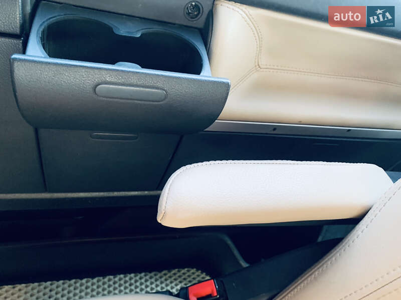 Минивэн Volkswagen Multivan 2016 в Киеве фото 24 Минивэн Volkswagen Multivan 2016 в Киеве