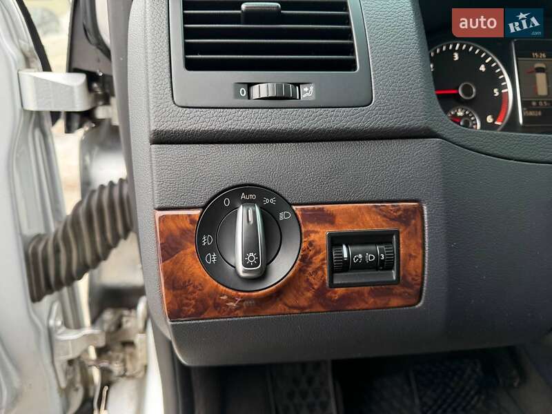 Минивэн Volkswagen Multivan 2011 в Киеве фото 18 Минивэн Volkswagen Multivan 2011 в Киеве