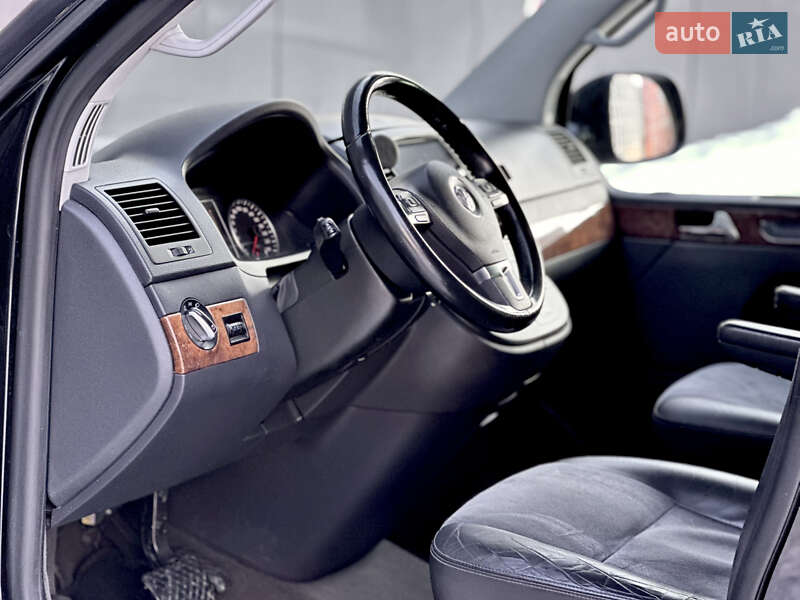 Минивэн Volkswagen Multivan 2011 в Киеве