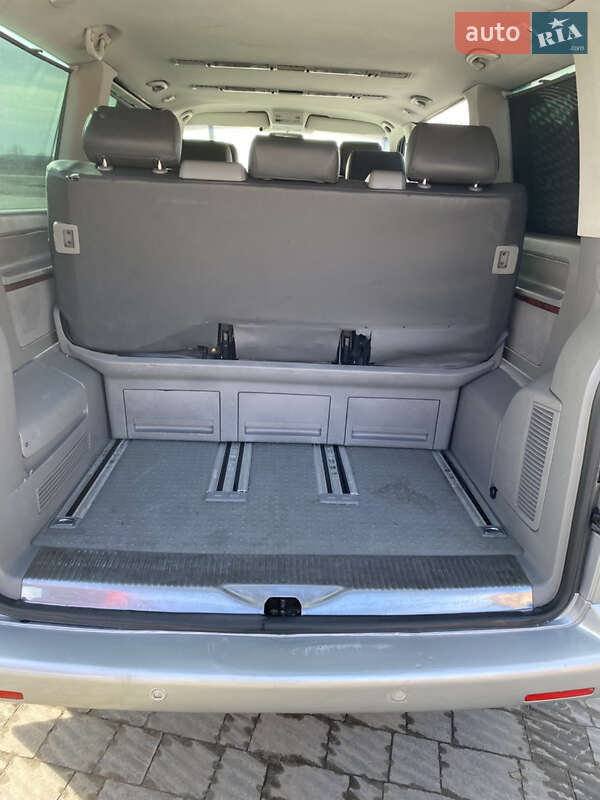 Минивэн Volkswagen Multivan 2006 в Львове