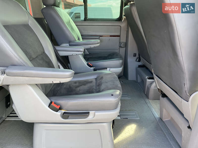 Минивэн Volkswagen Multivan 2006 в Львове