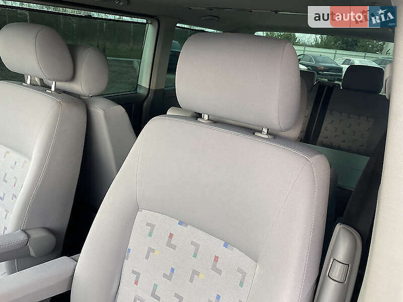 Минивэн Volkswagen Multivan 2006 в Ровно