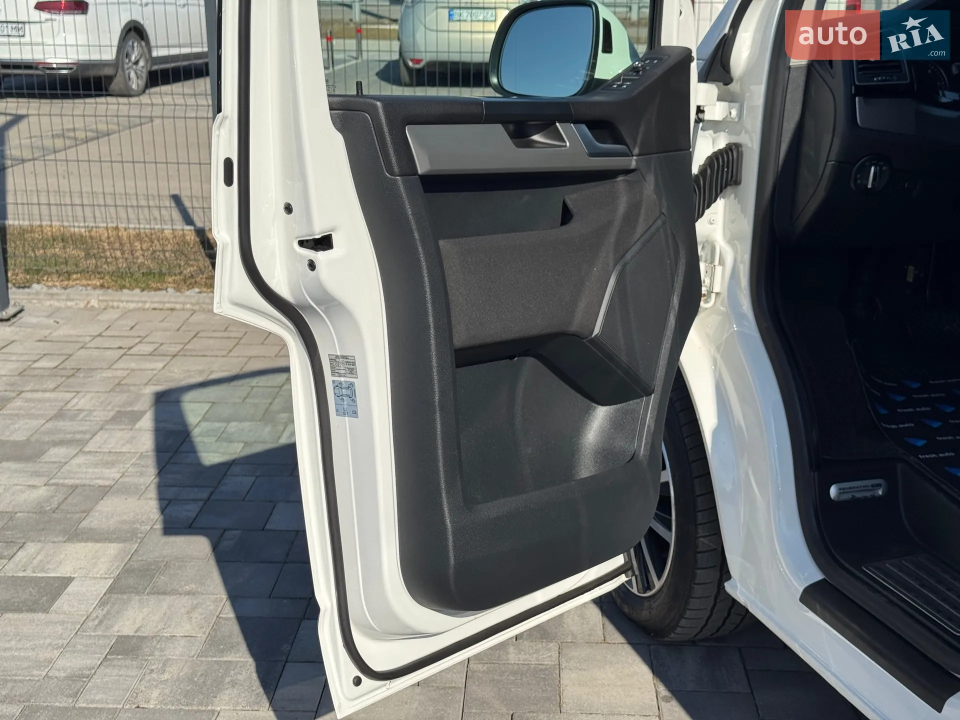 2017 Volkswagen Multivan - мініатюра 14