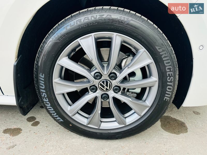 Минивэн Volkswagen Multivan 2023 в Киеве