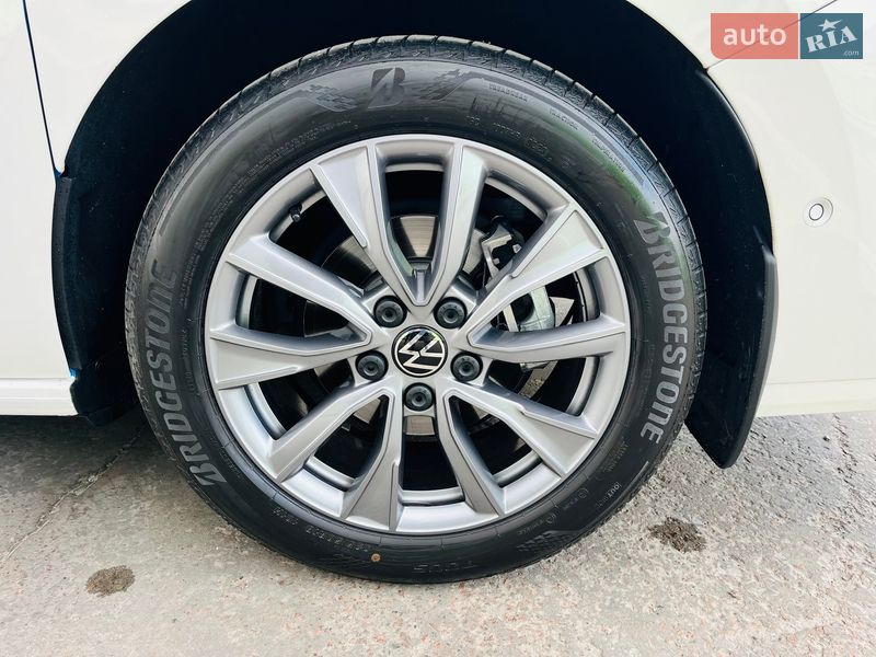 Минивэн Volkswagen Multivan 2023 в Киеве