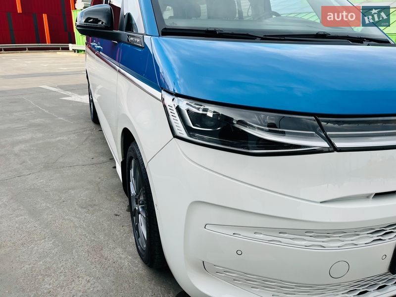 Минивэн Volkswagen Multivan 2023 в Киеве