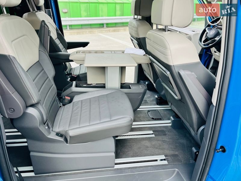 Минивэн Volkswagen Multivan 2023 в Киеве