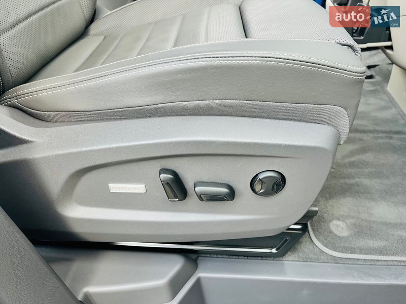 Минивэн Volkswagen Multivan 2023 в Киеве