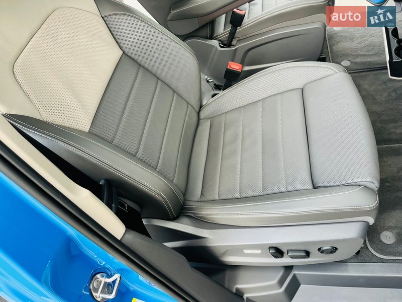 Минивэн Volkswagen Multivan 2023 в Киеве