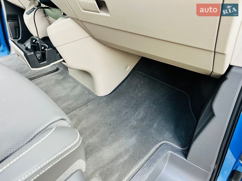 Минивэн Volkswagen Multivan 2023 в Киеве