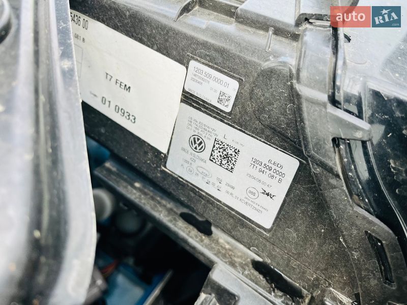 Минивэн Volkswagen Multivan 2023 в Киеве