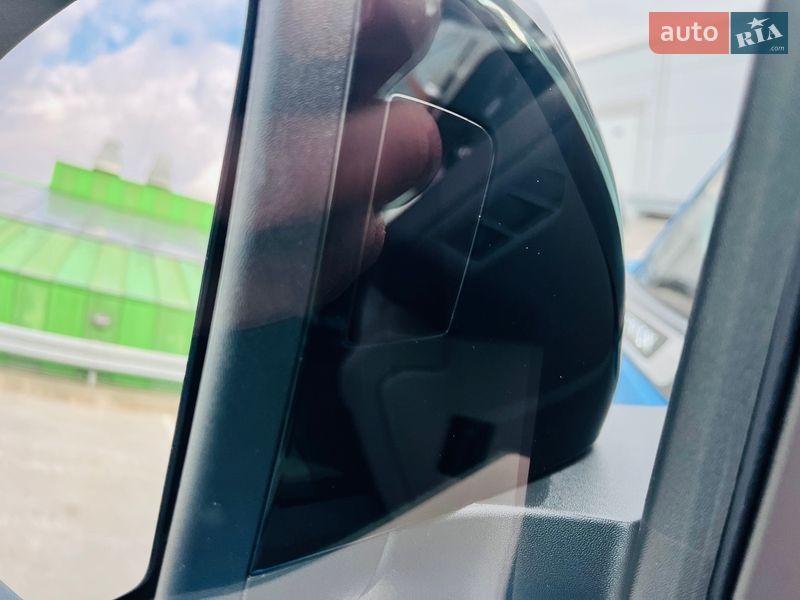 Минивэн Volkswagen Multivan 2023 в Киеве