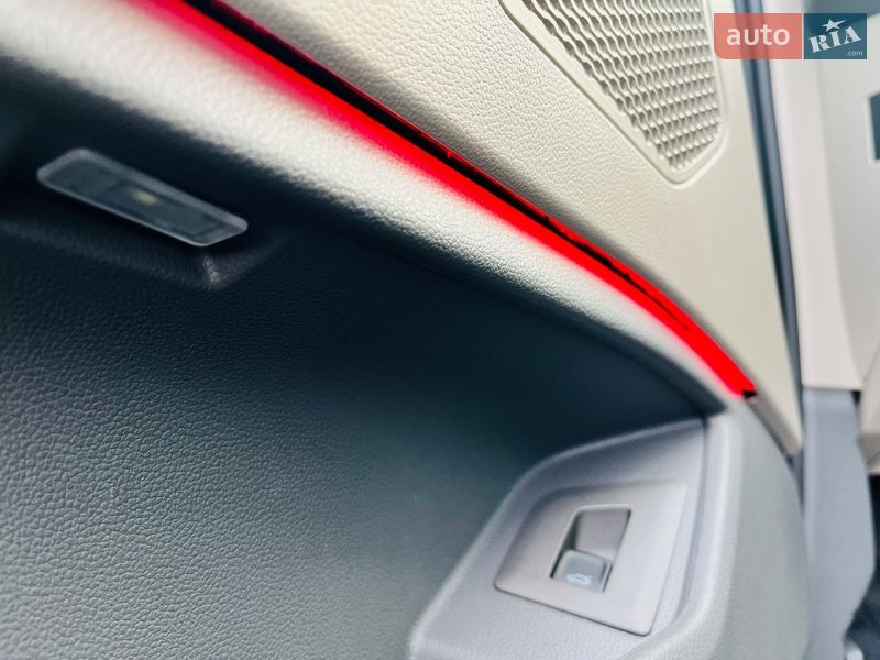 Минивэн Volkswagen Multivan 2023 в Киеве