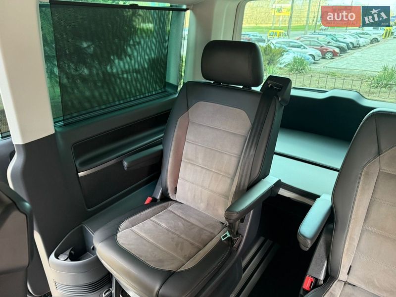 Минивэн Volkswagen Multivan 2023 в Киеве