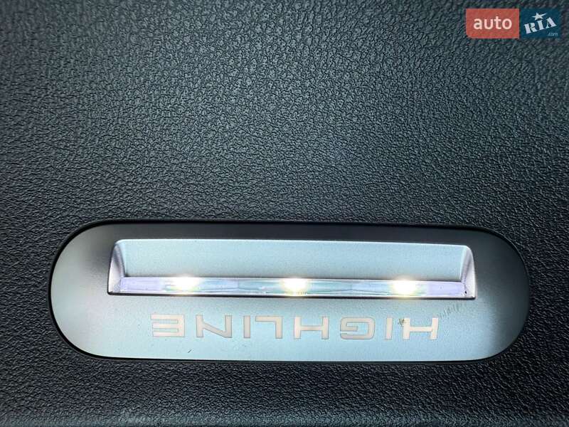 Минивэн Volkswagen Multivan 2023 в Киеве