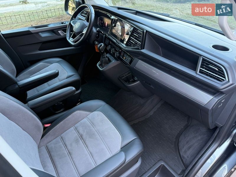 Минивэн Volkswagen Multivan 2023 в Киеве