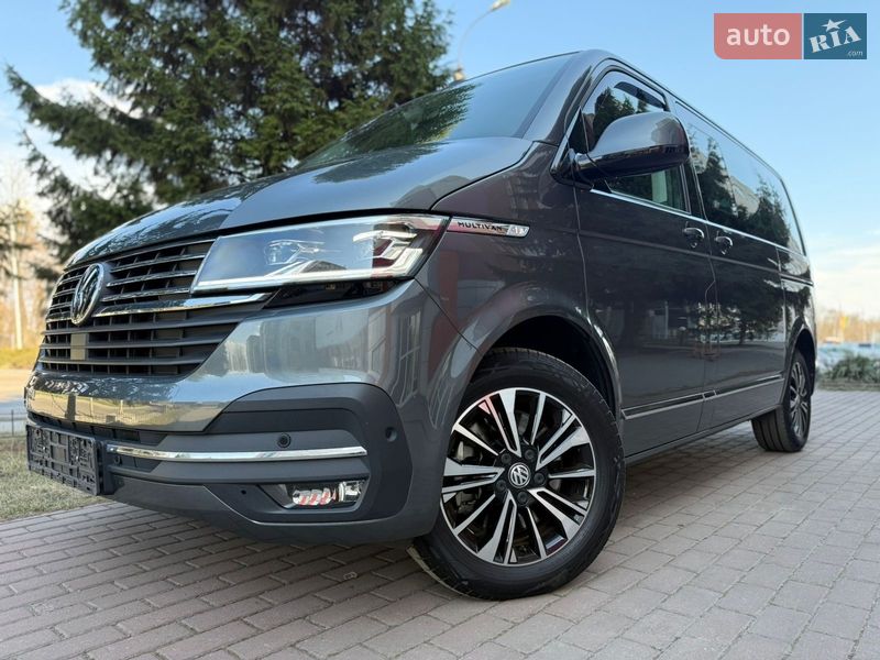 Минивэн Volkswagen Multivan 2023 в Киеве
