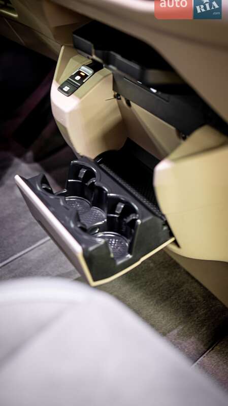 Минивэн Volkswagen Multivan 2022 в Черновцах