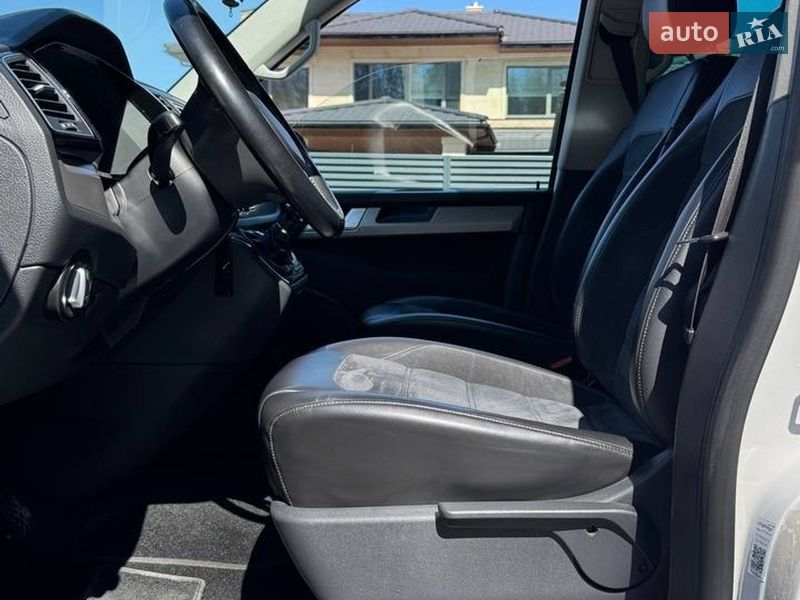 Мінівен Volkswagen Multivan 2016 в Хмельницькому