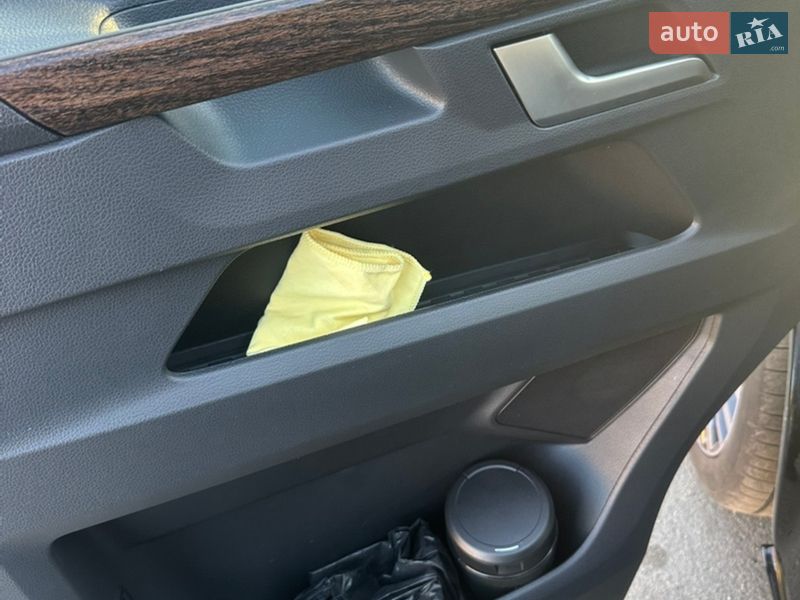 Минивэн Volkswagen Multivan 2024 в Киеве