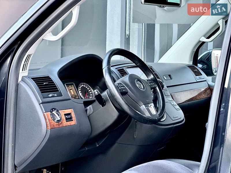 Минивэн Volkswagen Multivan 2011 в Киеве