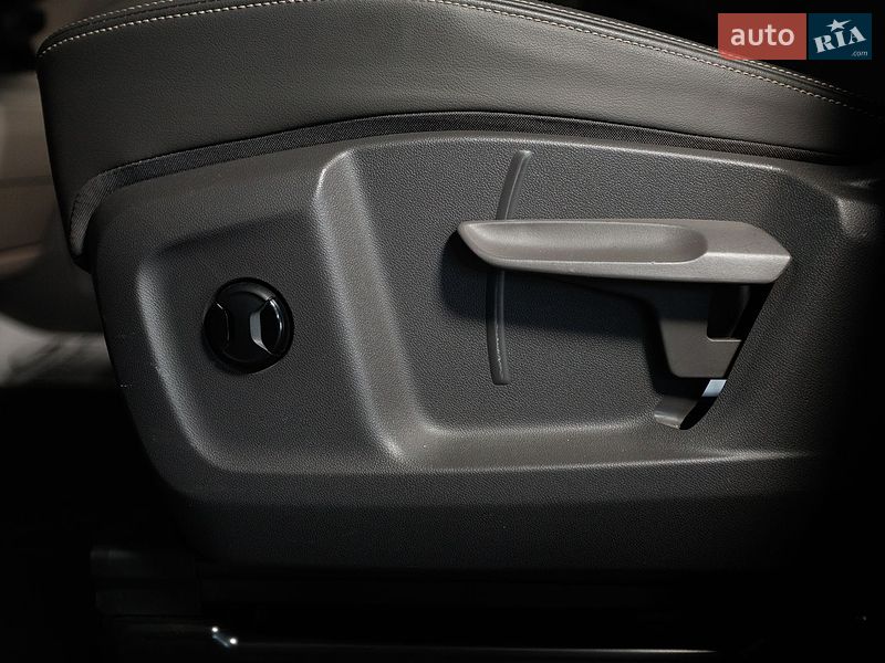 Минивэн Volkswagen Multivan 2024 в Черновцах
