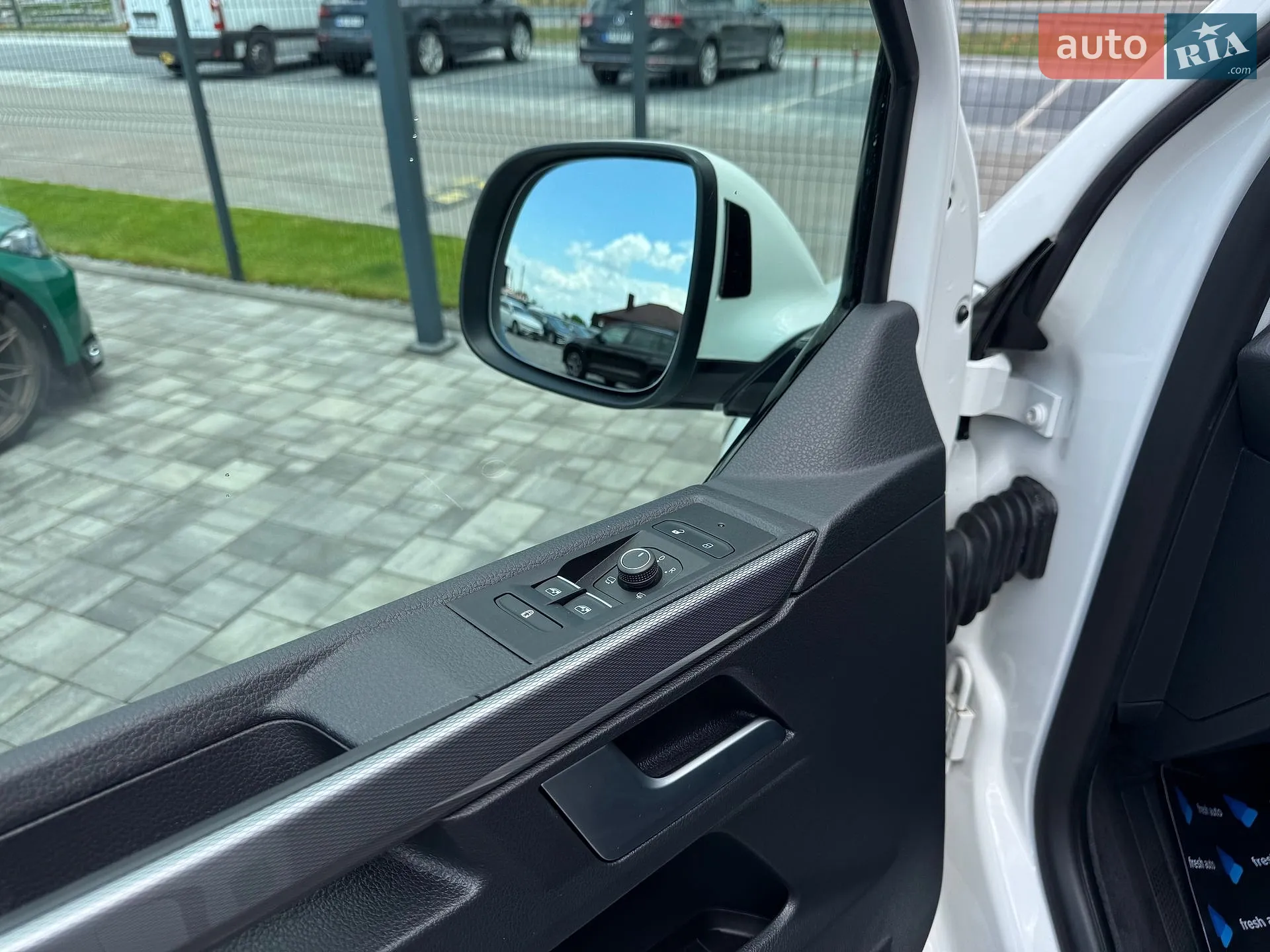 2021 Volkswagen Multivan - мініатюра 14