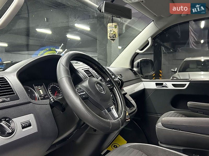 Минивэн Volkswagen Multivan 2014 в Черновцах